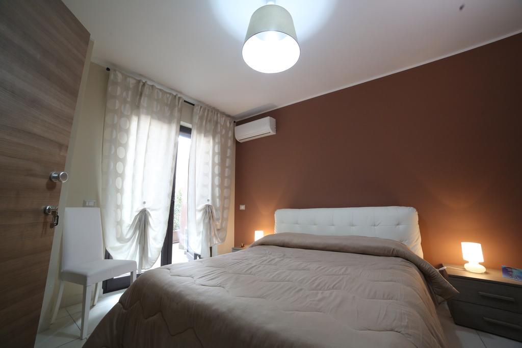 B&B Ciclopi อาชิ กัสเตลโล ภายนอก รูปภาพ